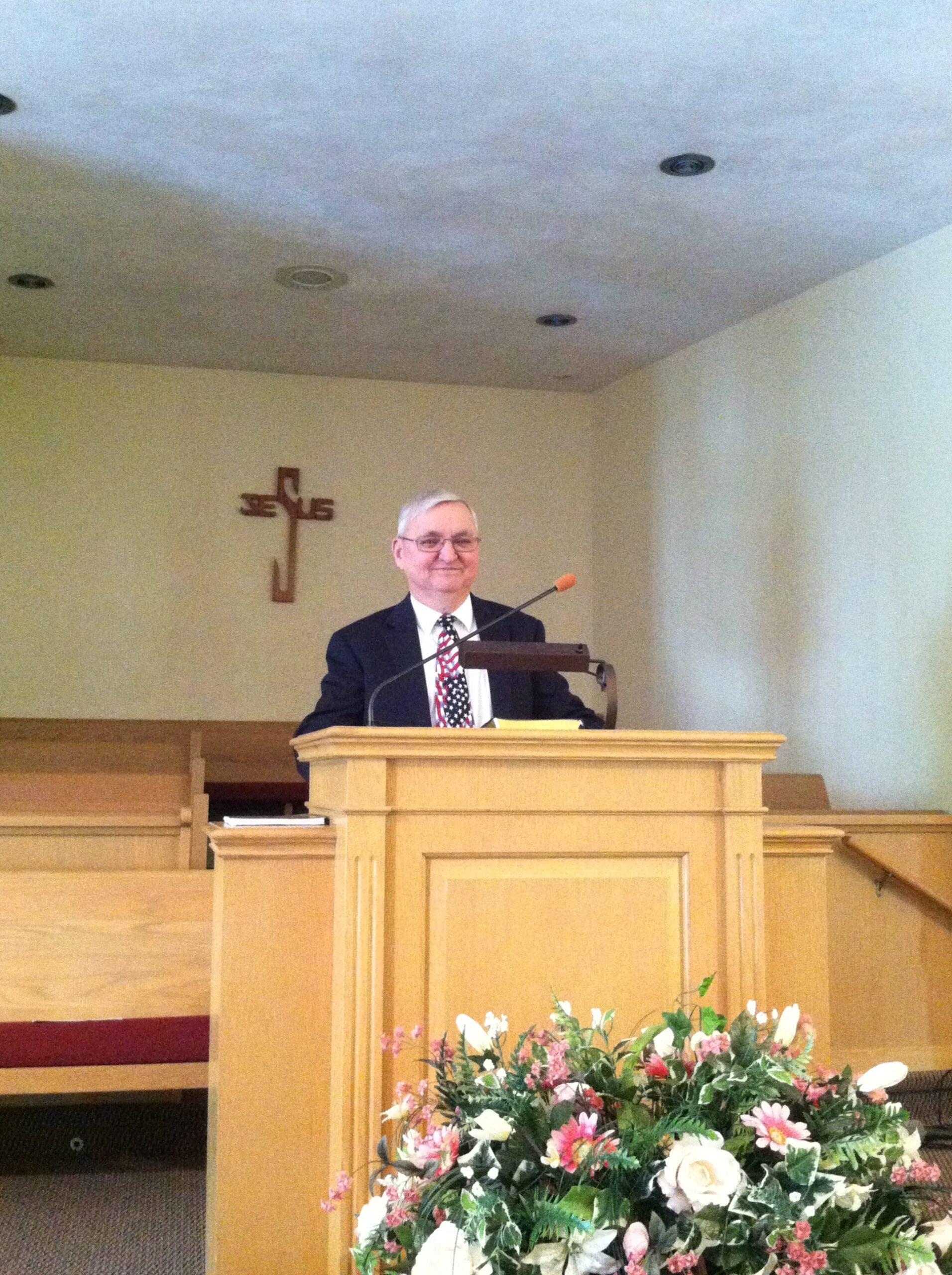 Pastor at pulpit (1)